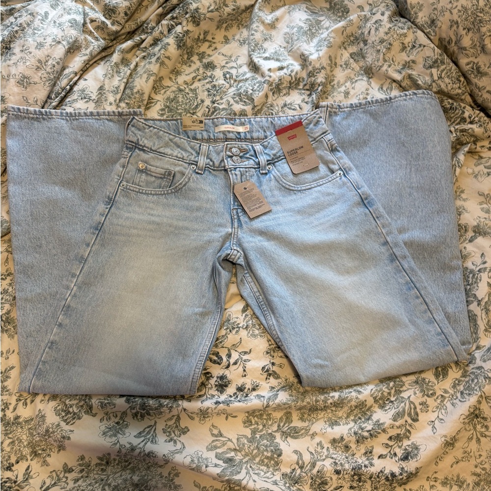 Light Wash Low-rise Straight Leg Jeans